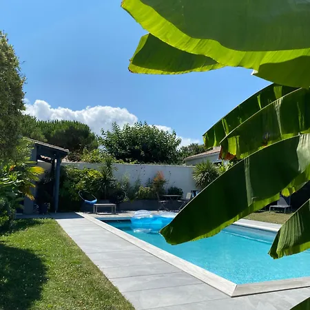 Maison M, Privée Accès Jardin Piscine Et Jacuzzi Près De Bed and breakfast La Rochelle (Charente-Maritime)