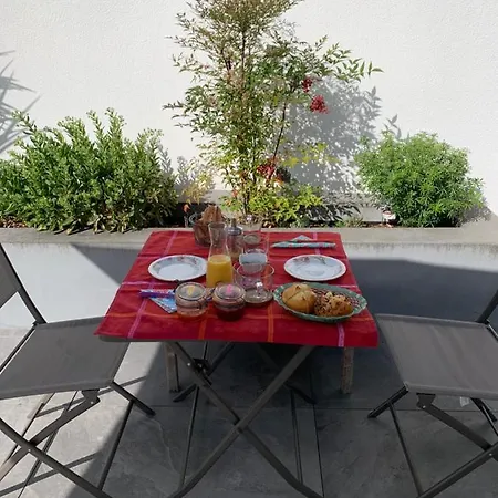 Maison M, Privee Acces Jardin Piscine Et Jacuzzi Pres De Panzió *