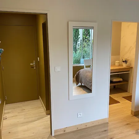 Maison M, Privee Acces Jardin Piscine Et Jacuzzi Pres De לינה וארוחת בוקר