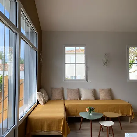 Maison M, Privee Acces Jardin Piscine Et Jacuzzi Pres De לינה וארוחת בוקר