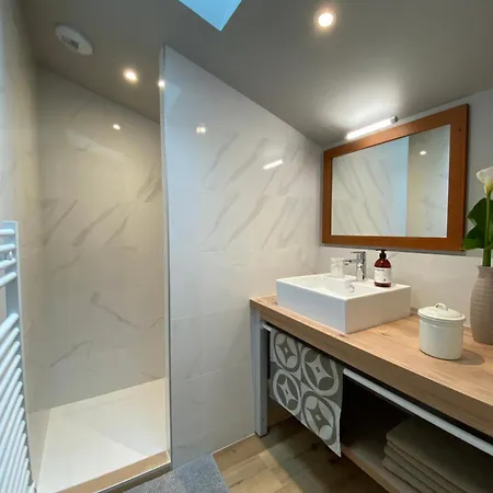 לינה וארוחת בוקר Maison M, Privee Acces Jardin Piscine Et Jacuzzi Pres De 3*