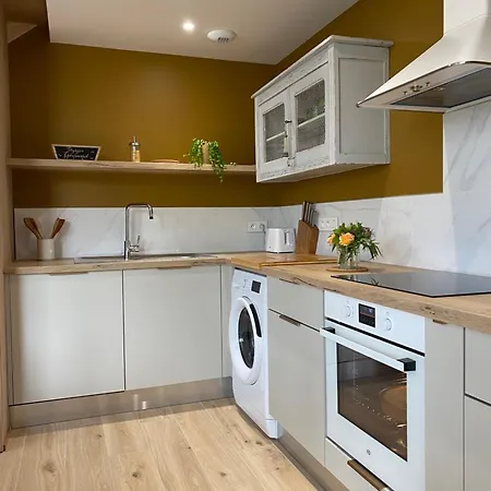 Panzió Maison M, Privee Acces Jardin Piscine Et Jacuzzi Pres De La Rochelle