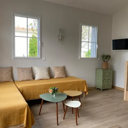 לינה וארוחת בוקר Maison M, Privee Acces Jardin Piscine Et Jacuzzi Pres De 3*