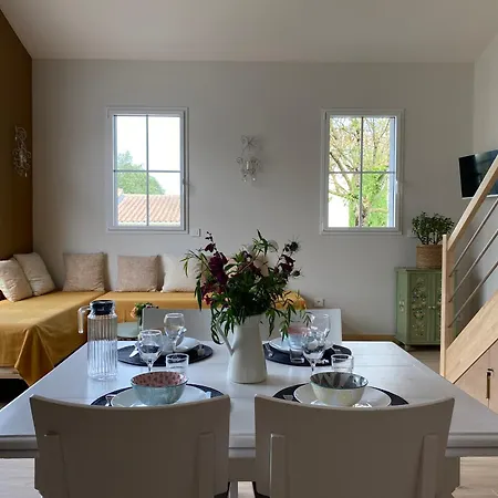 לינה וארוחת בוקר Maison M, Privee Acces Jardin Piscine Et Jacuzzi Pres De לה רושל