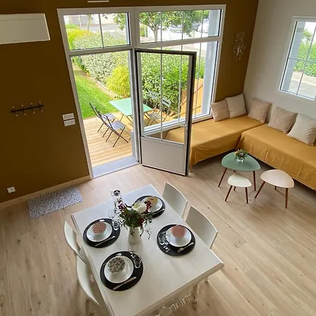 Maison M, Privee Acces Jardin Piscine Et Jacuzzi Pres De לינה וארוחת בוקר 3*